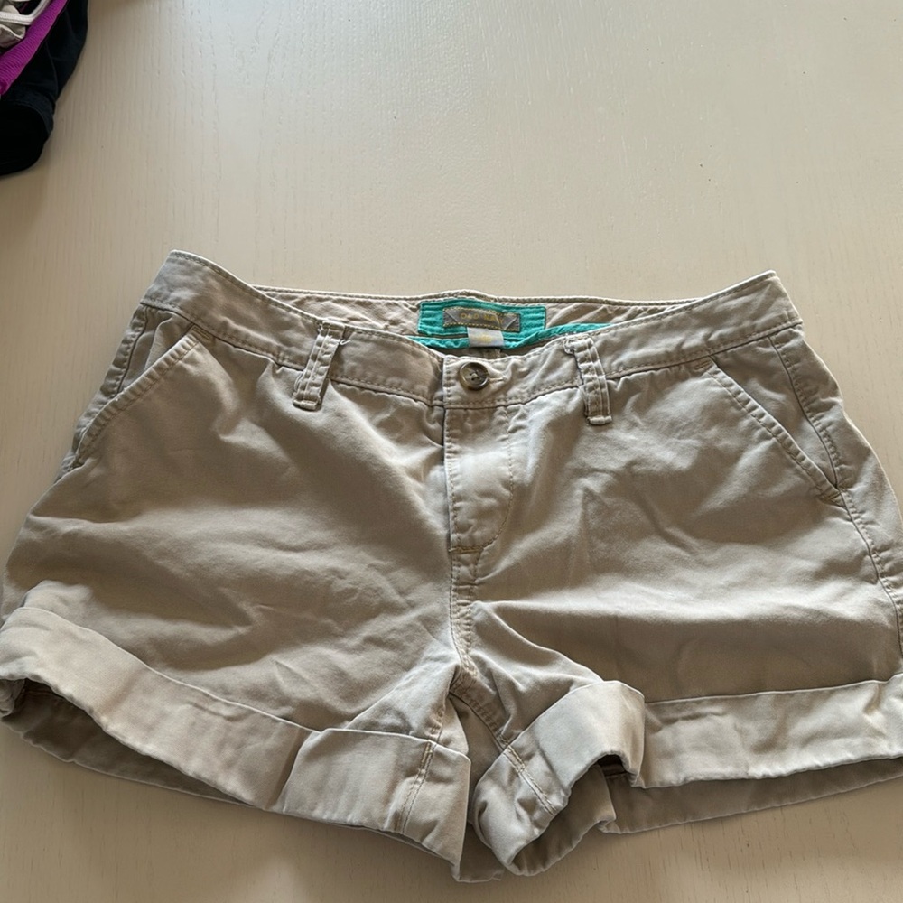 Women’s old navy khaki shorts